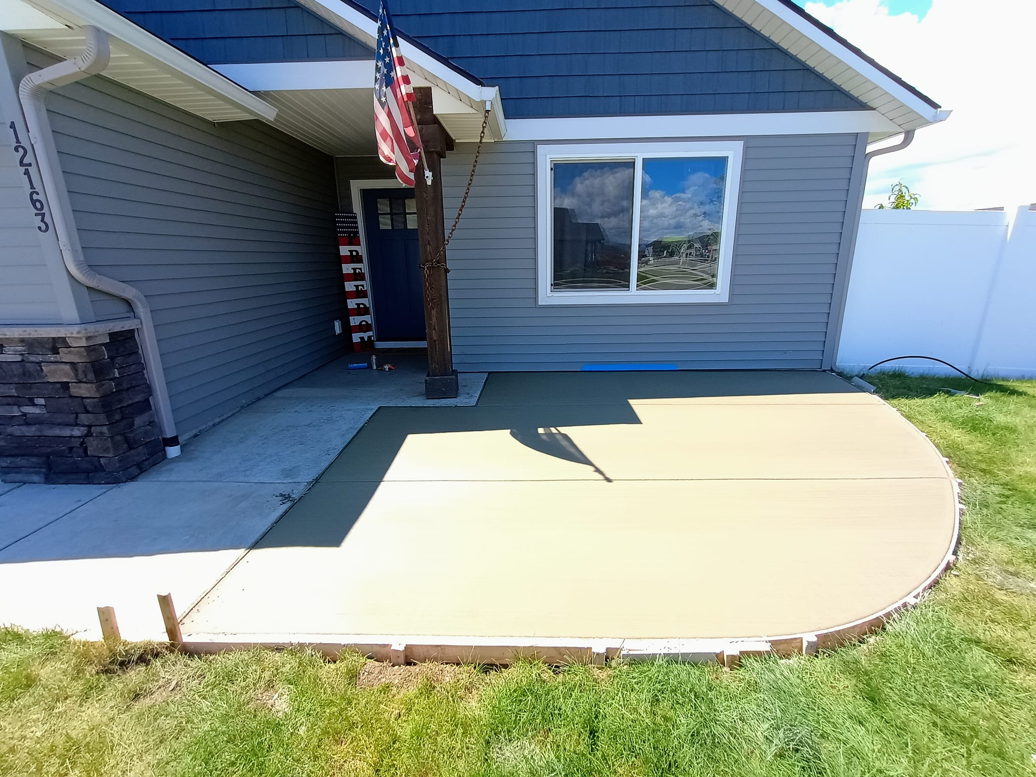 Curved front entry flatwork